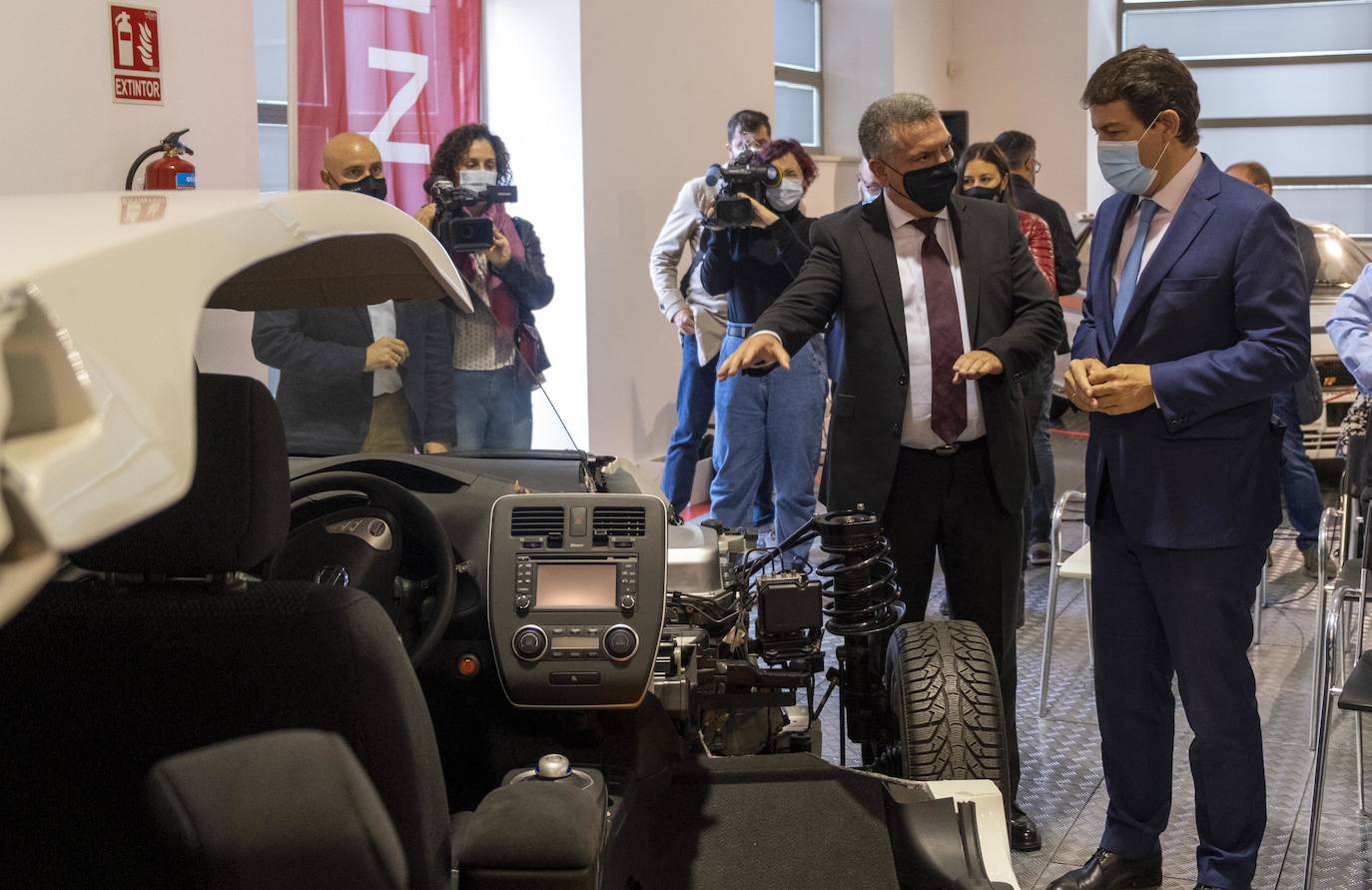 El presidente de la Junta de Castilla y León, Alfonso Fernández Mañueco, participa en el acto de presentación del acuerdo de Nissan con el Museo de la Automoción de Salamanca. También acude el alcalde de Salamanca, Carlos García Carbay.