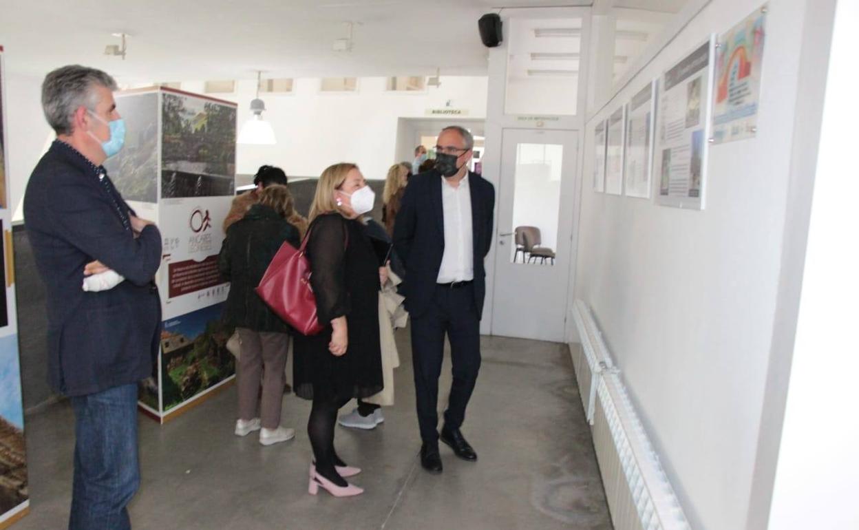 Imagen de la inauguración de la muestra sobre César Gavela.