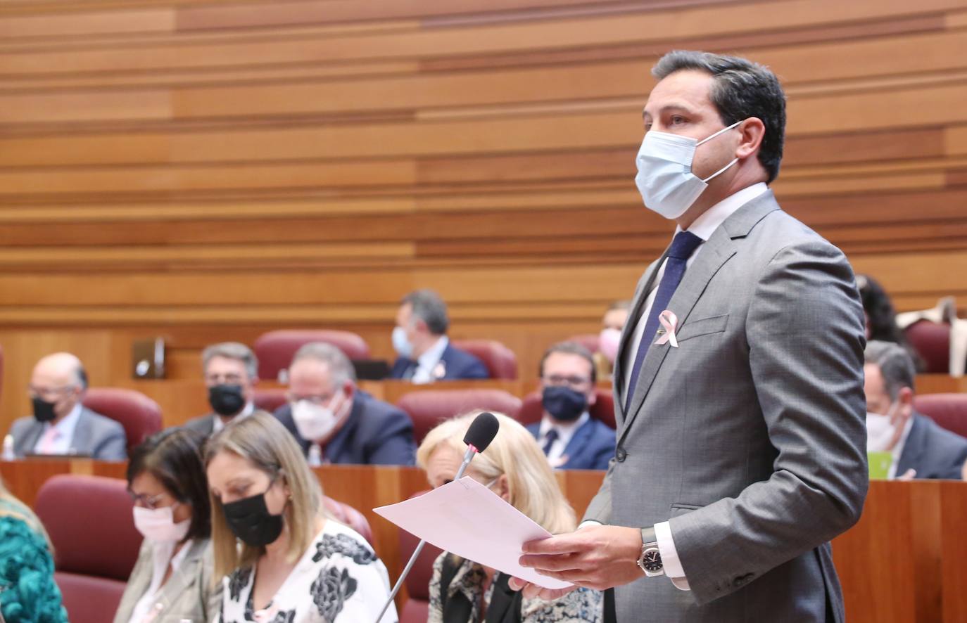 Los partidos debaten la situación de la comunidad y diferentes propuestas e iniciativas.