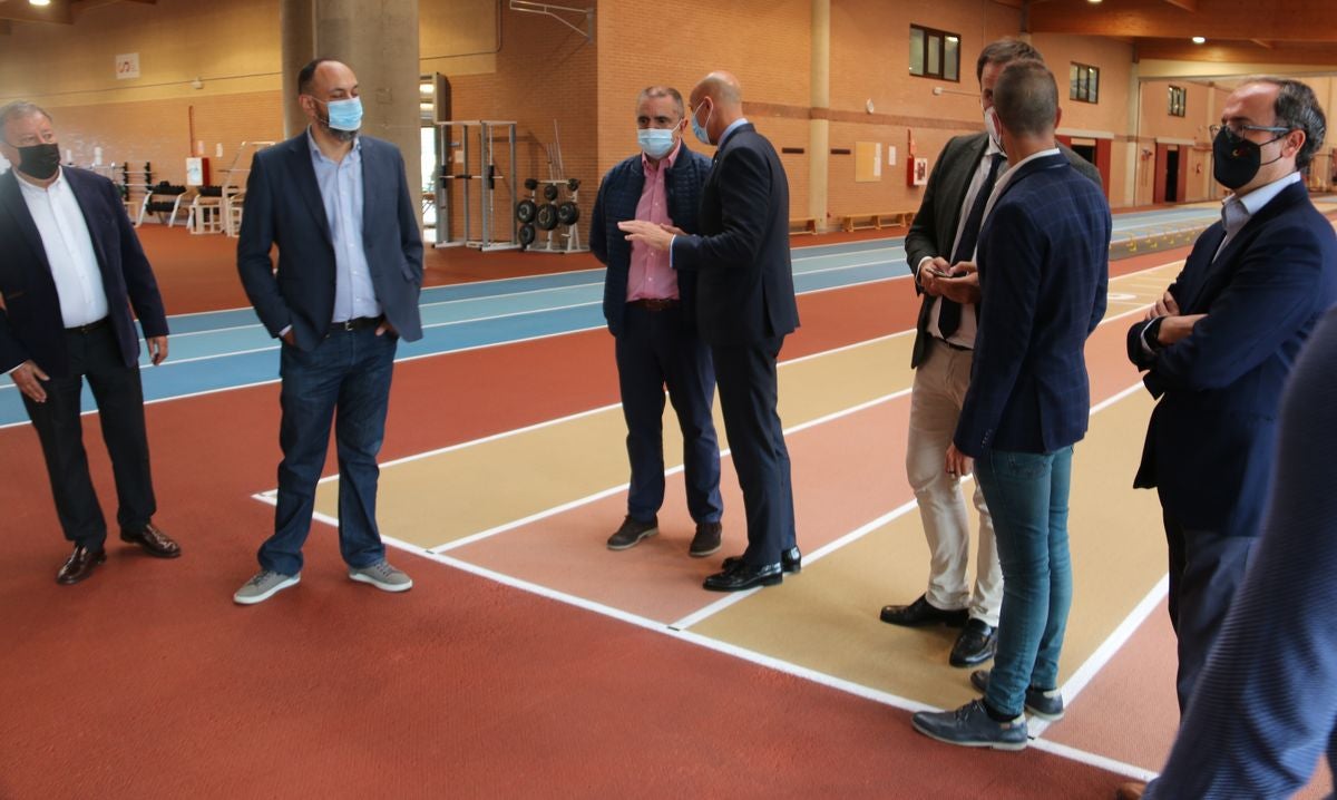 El presidente del Consejo Superior de Deportes (CSD), José Manuel Franco, visita el Centro de Alto Rendimiento de León (CAR).