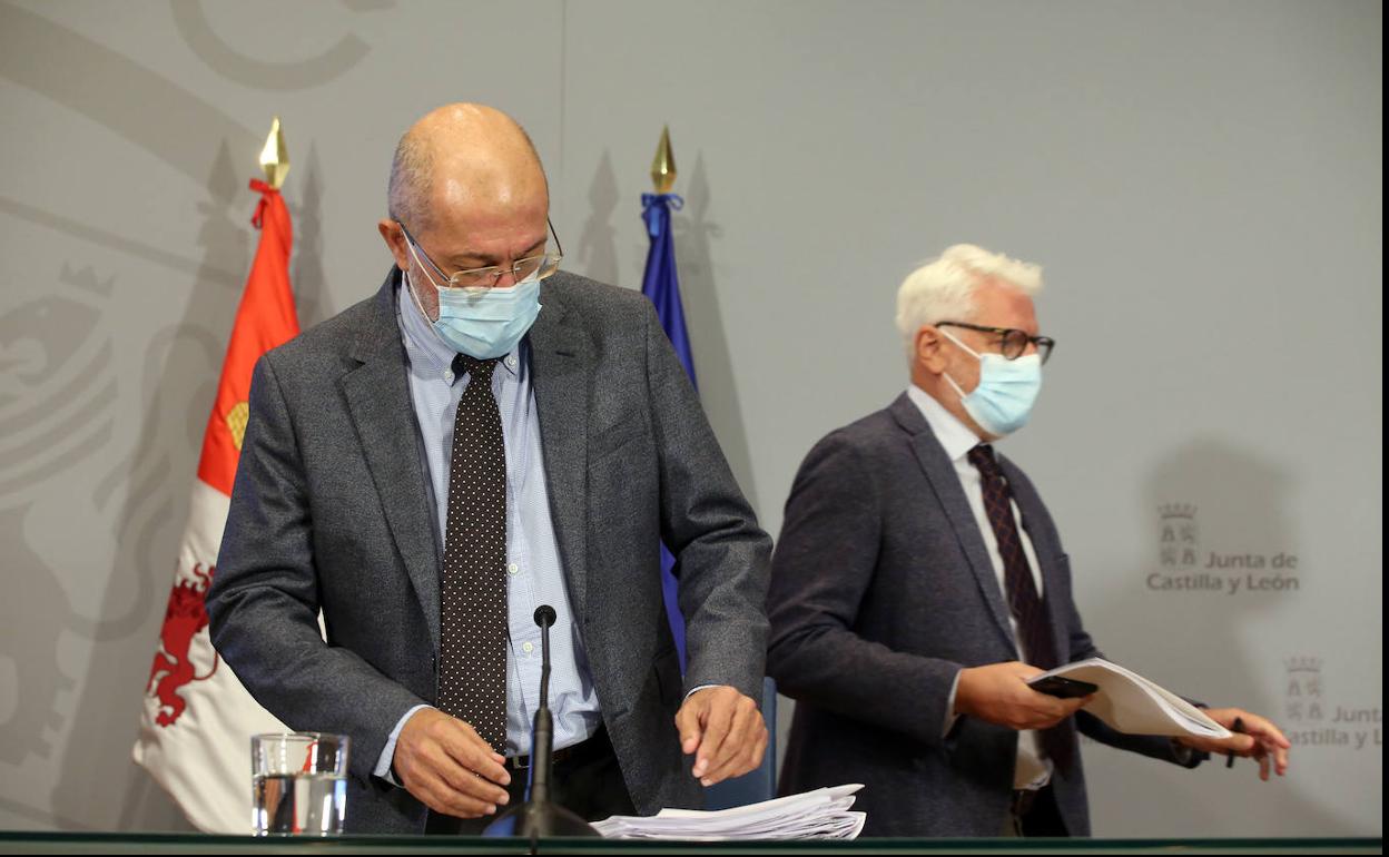 Francisco Igea, portavoz de la Junta, y Joaquín Meseguer, director general de Transparencia y Buen Gobierno.