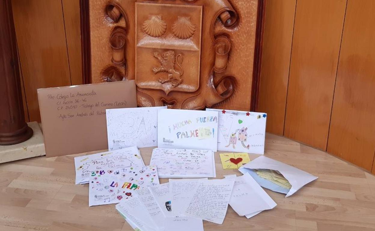 Algunas de las cartas que han escrito los alumnos de San Andrés para mostrar su apoyo a los afectados por el volcán de La Palma.