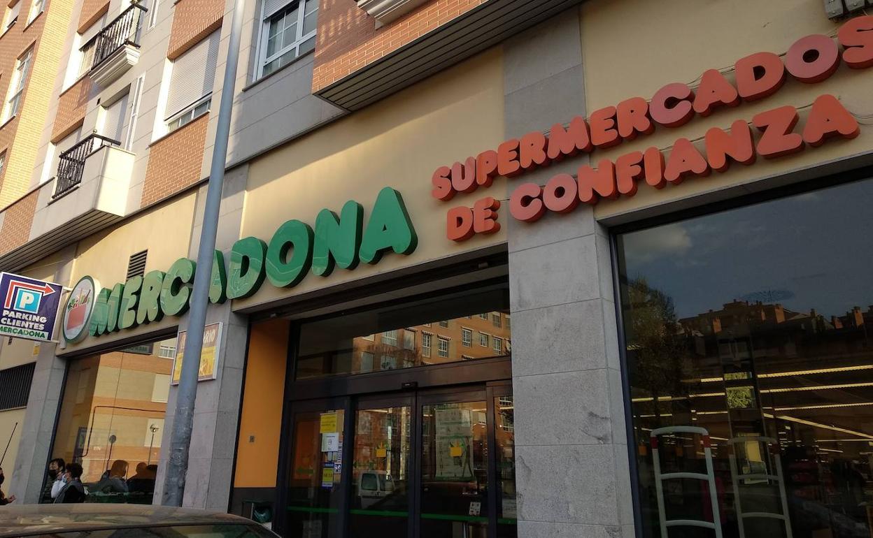 Supermercado de Mercadona en la calle Doña Beatriz de Ponferrada.