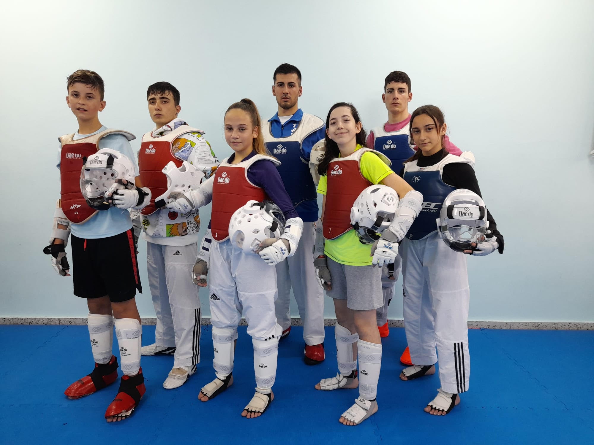 Imagen de varios deportistas del Club de Taekwondo Valderas.