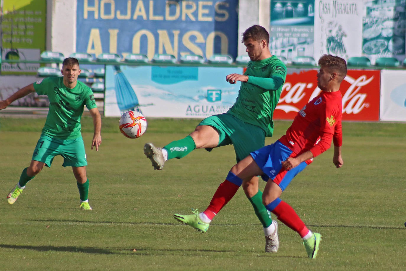 Fotos: Las mejores imágenes del Astorga-Numancia B