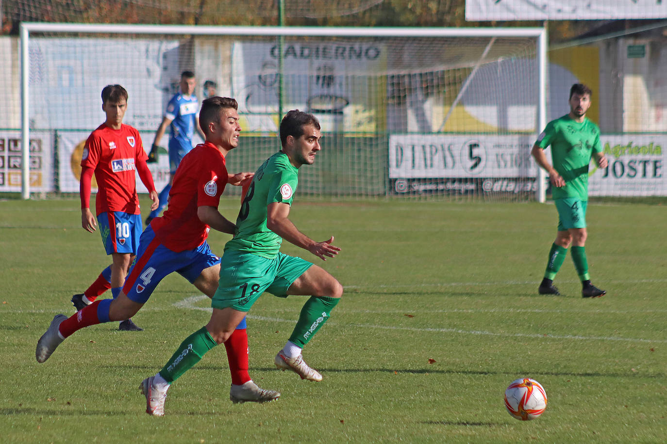 Fotos: Las mejores imágenes del Astorga-Numancia B