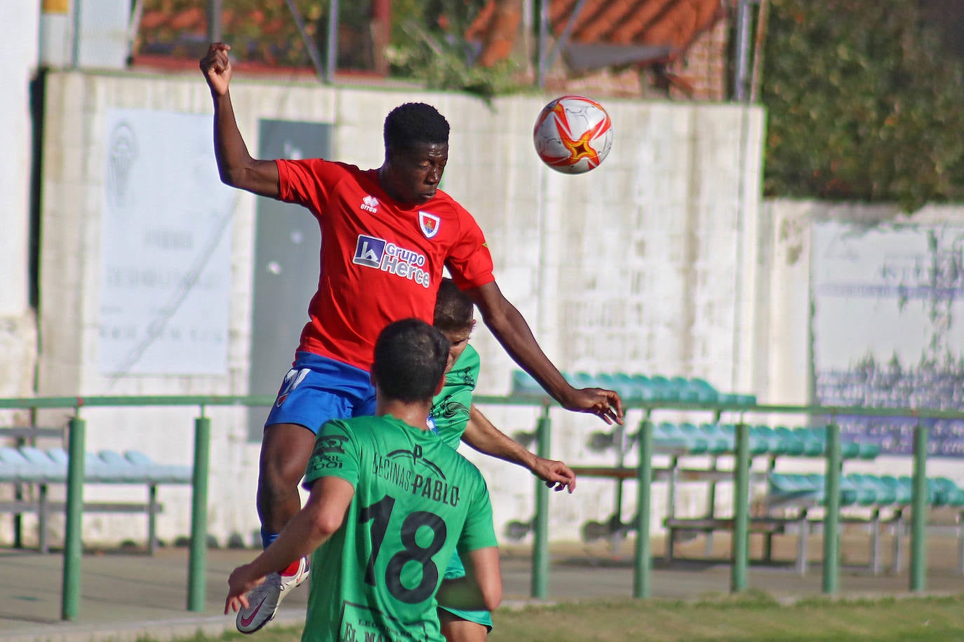 Fotos: Las mejores imágenes del Astorga-Numancia B