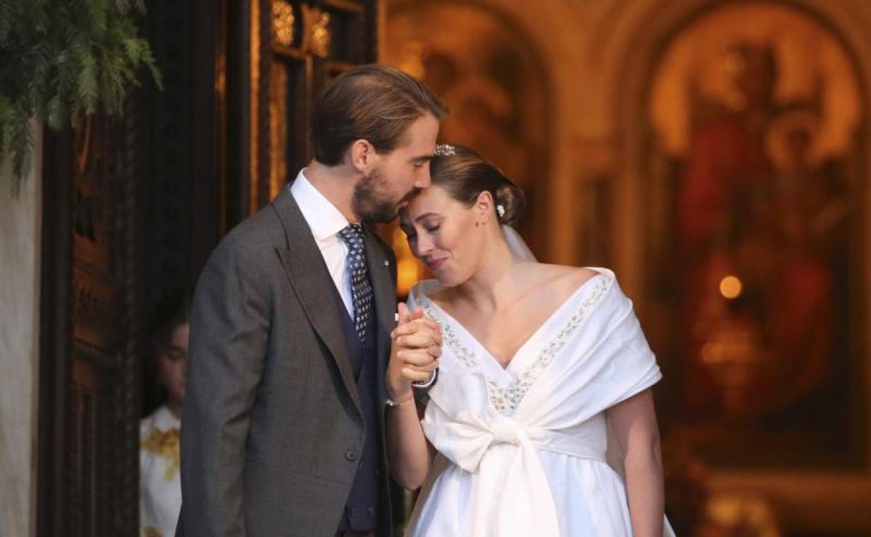 Felipe de Grecia y Nina Flohr , tras la boda. 