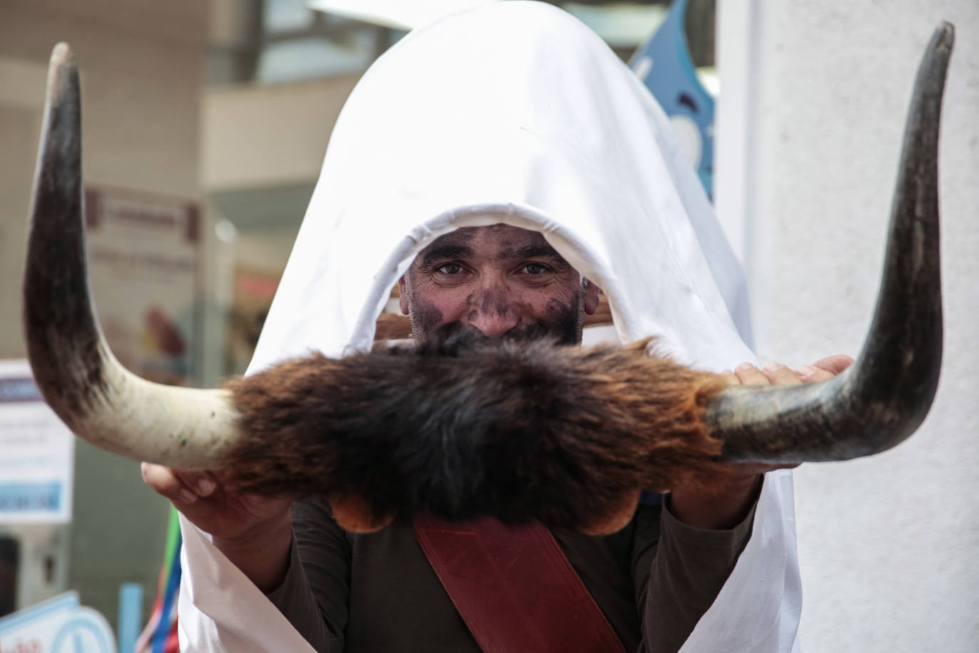 Desfile de mascarados y quema de un mascarado con motivo de la celebración del I Congreso Internacional de Carnaval.