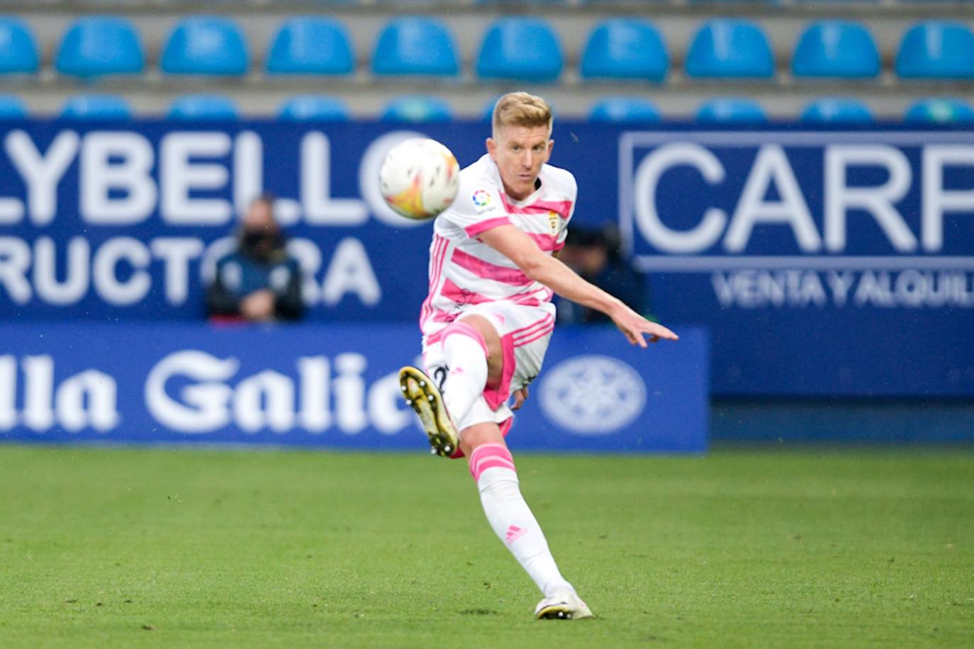 La Deportiva suma la primera derrota en su feudo ante el conjunto asturiano.