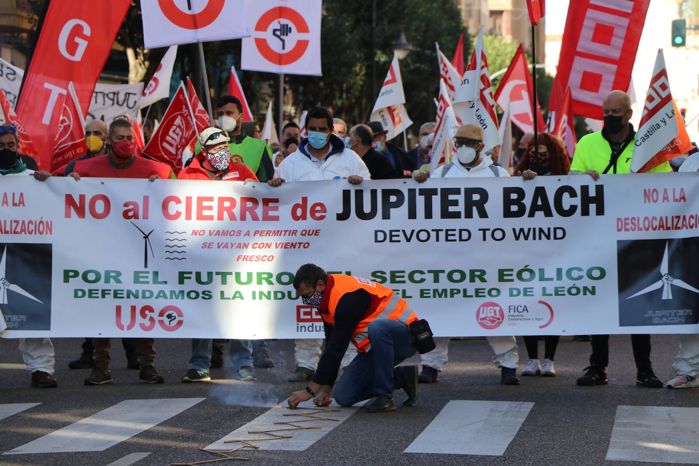 Reclaman que no haya deslocalización de sus puestos de trabajo y que no se siga adelante con la desindustrialización de León.