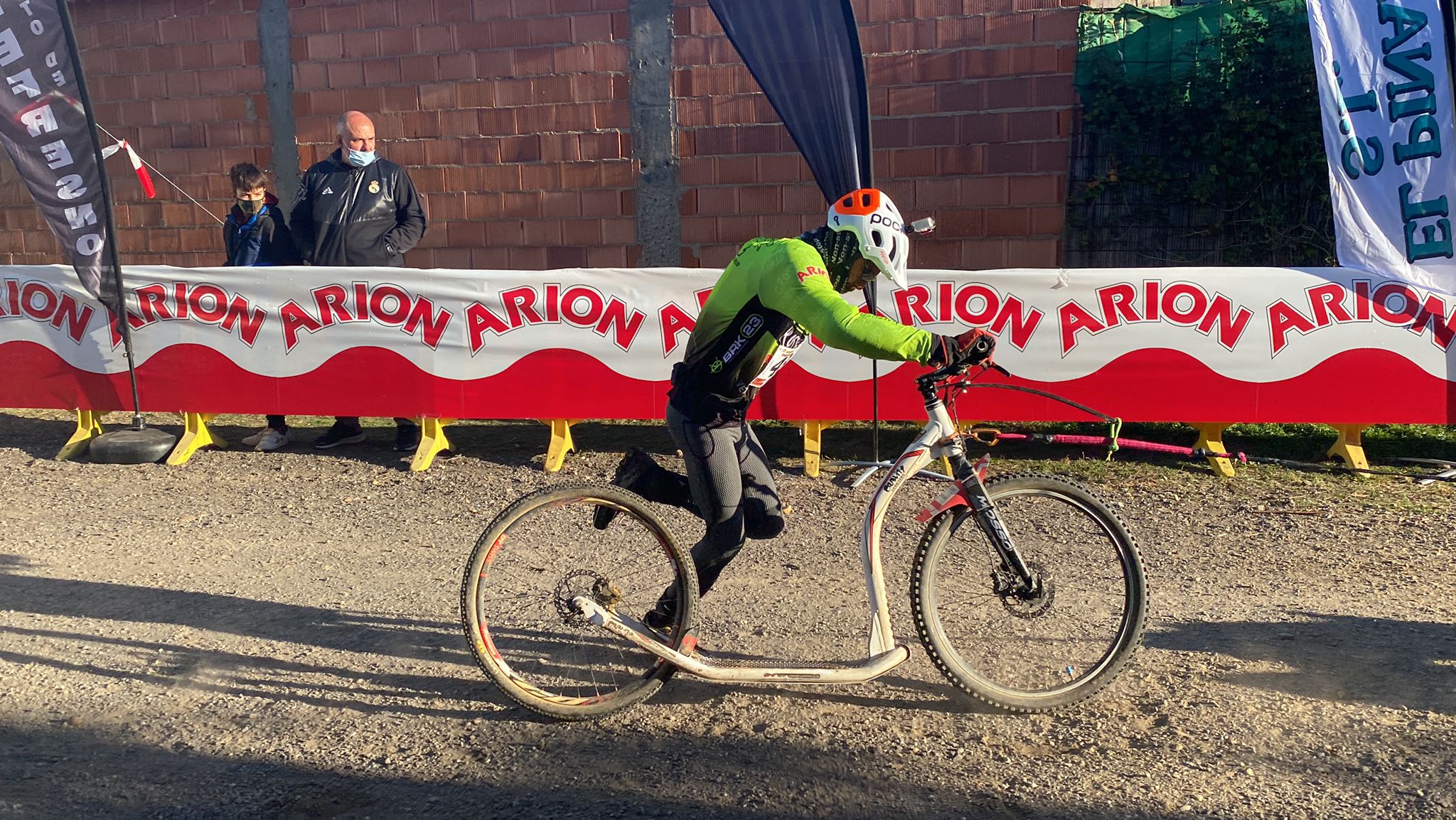 125 participantes de cuatro disciplinas han rodado con sus perros en la mañana de este domingo por las tierras de la Sobarriba.