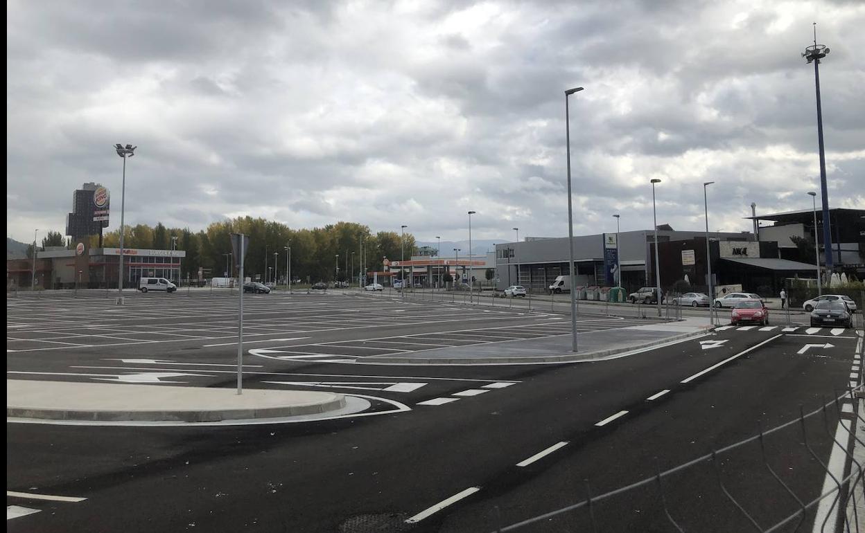 Aparcamiento situado entre la calle Ámsterdam y la avenida de Galicia en Ponferrada.