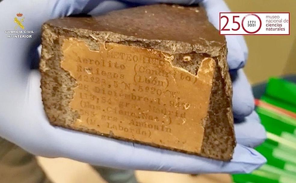 Imagen del fragmento procedente del meteorito de Reliegos y recuperado por la Guardia Civil.