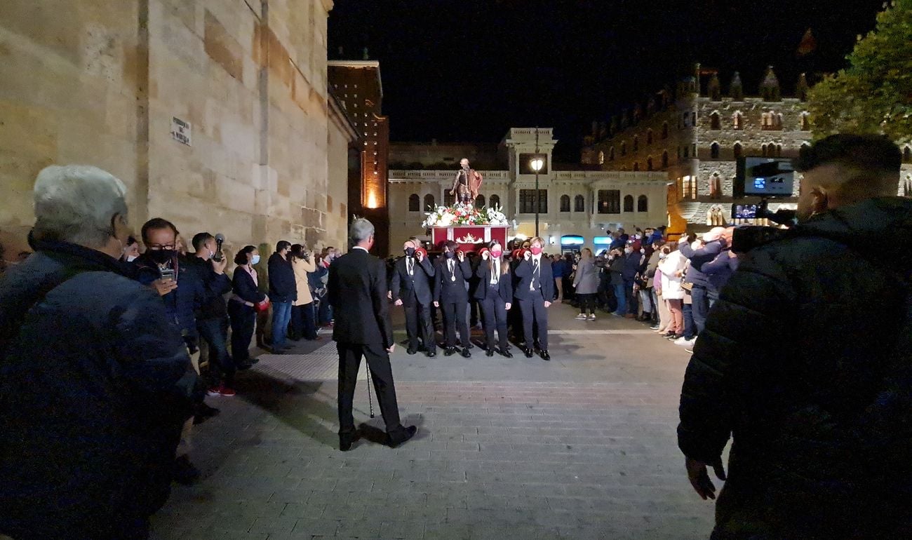 La parroquia de San Marcelo, en colaboración con la Hermandad de Santa Marta y de la Sagrada Cena y la Cofradía de las Siete Palabras de Jesús en la Cruz, procesiona al santo cuyos restos reposan en la iglesia a la que da nombre en un emotivo acto seguido por numeroso público. 