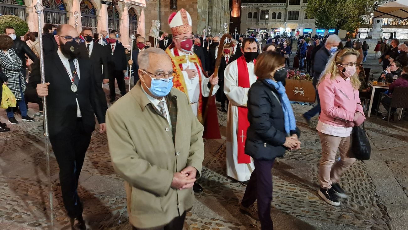 La parroquia de San Marcelo, en colaboración con la Hermandad de Santa Marta y de la Sagrada Cena y la Cofradía de las Siete Palabras de Jesús en la Cruz, procesiona al santo cuyos restos reposan en la iglesia a la que da nombre en un emotivo acto seguido por numeroso público. 