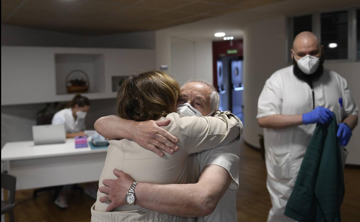 Dos vacunados en una residencia de Gijón.