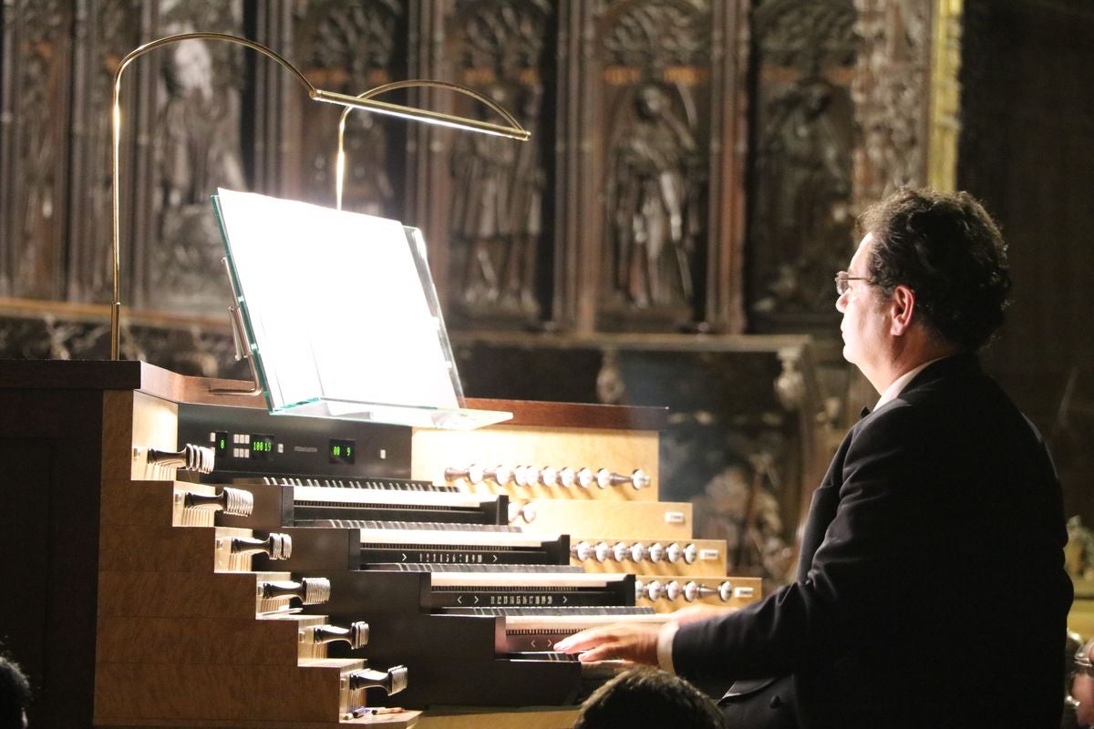 La Catedral de León acoge el II Ciclo Internacional de Órgano Catedral de León con un concierto a dos órganos de la mano de Germán González y Francisco Javier Jiménez.