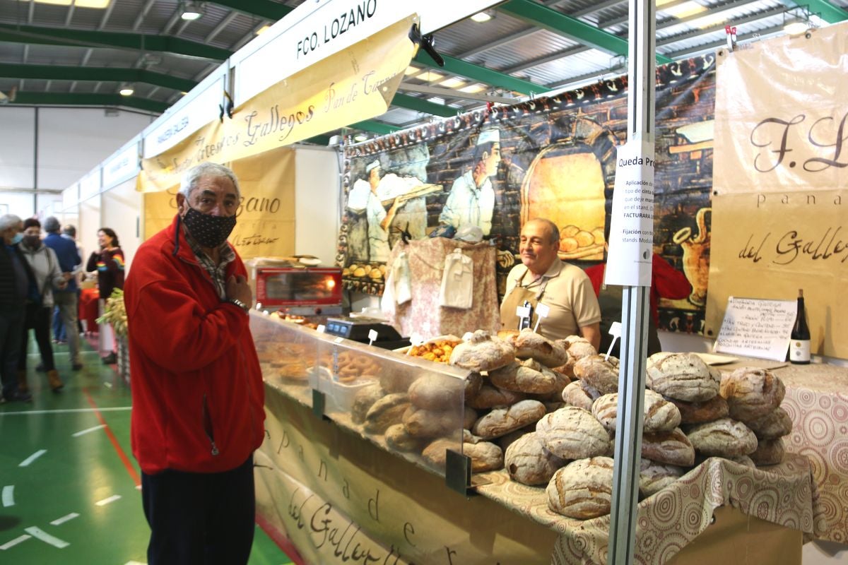 Mas de 70 stands de productos se han dado cita en la 48 edición de la Feria de San Simón en Sahagún.