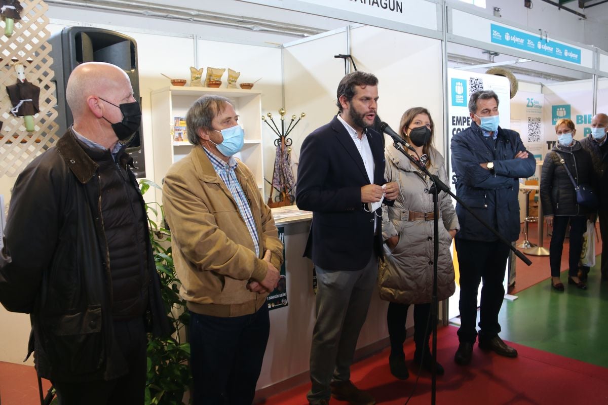 Mas de 70 stands de productos se han dado cita en la 48 edición de la Feria de San Simón en Sahagún.