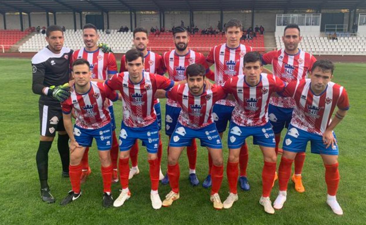 Once inicial del Atlético Bembibre ante el Almazán.