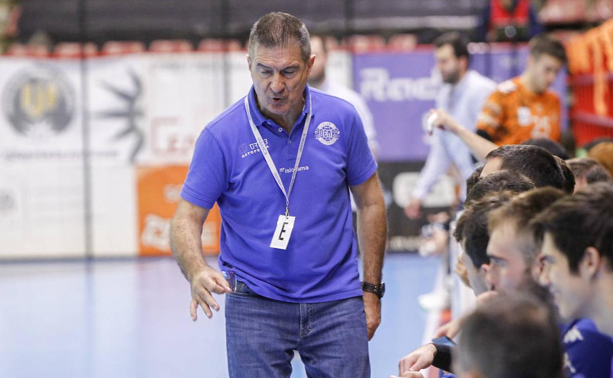 Manolo Cadenas, en el partido ante Torrelavega.