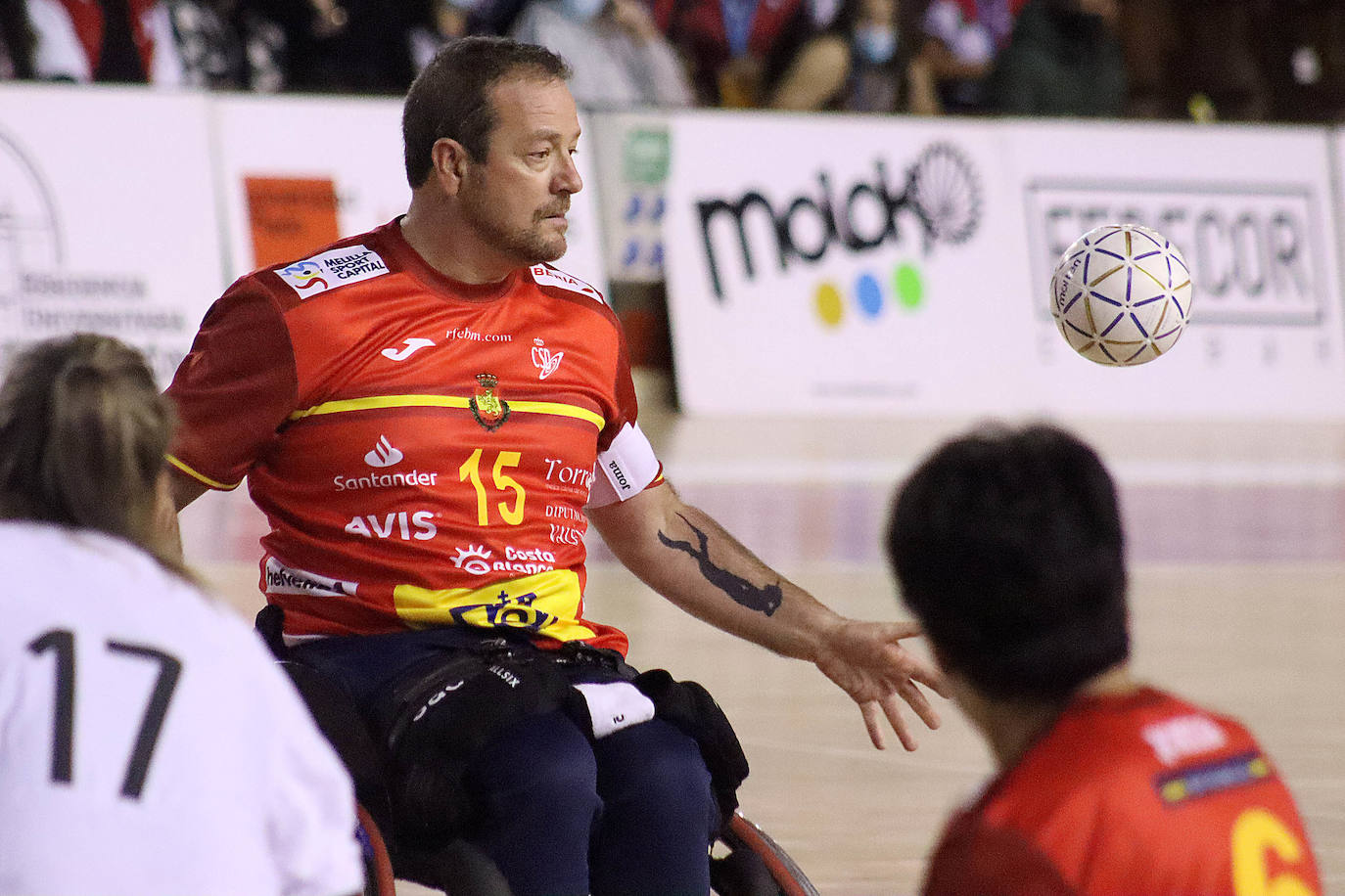 España disputa su primer partido internacional de esta modalidad en León ante Portugal, con triunfo para los lusos.