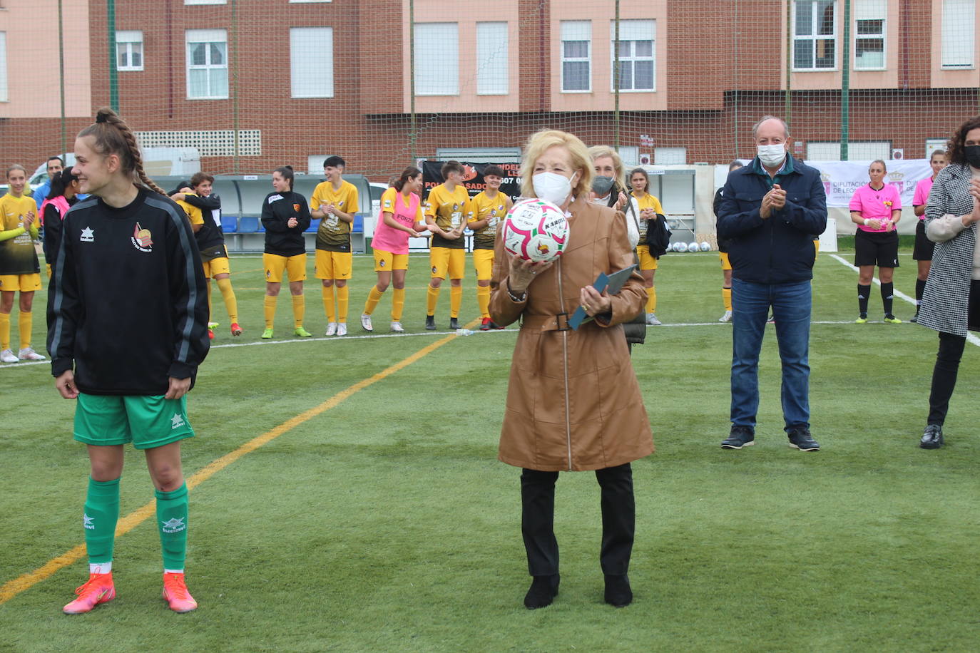 La I Copa Diputación de fútbol femenino ha servido para realizar un tributo a una de las grandes impulsoras de este deporte en la provincia