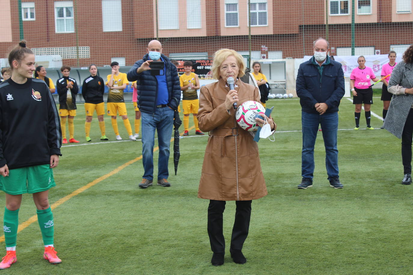 La I Copa Diputación de fútbol femenino ha servido para realizar un tributo a una de las grandes impulsoras de este deporte en la provincia