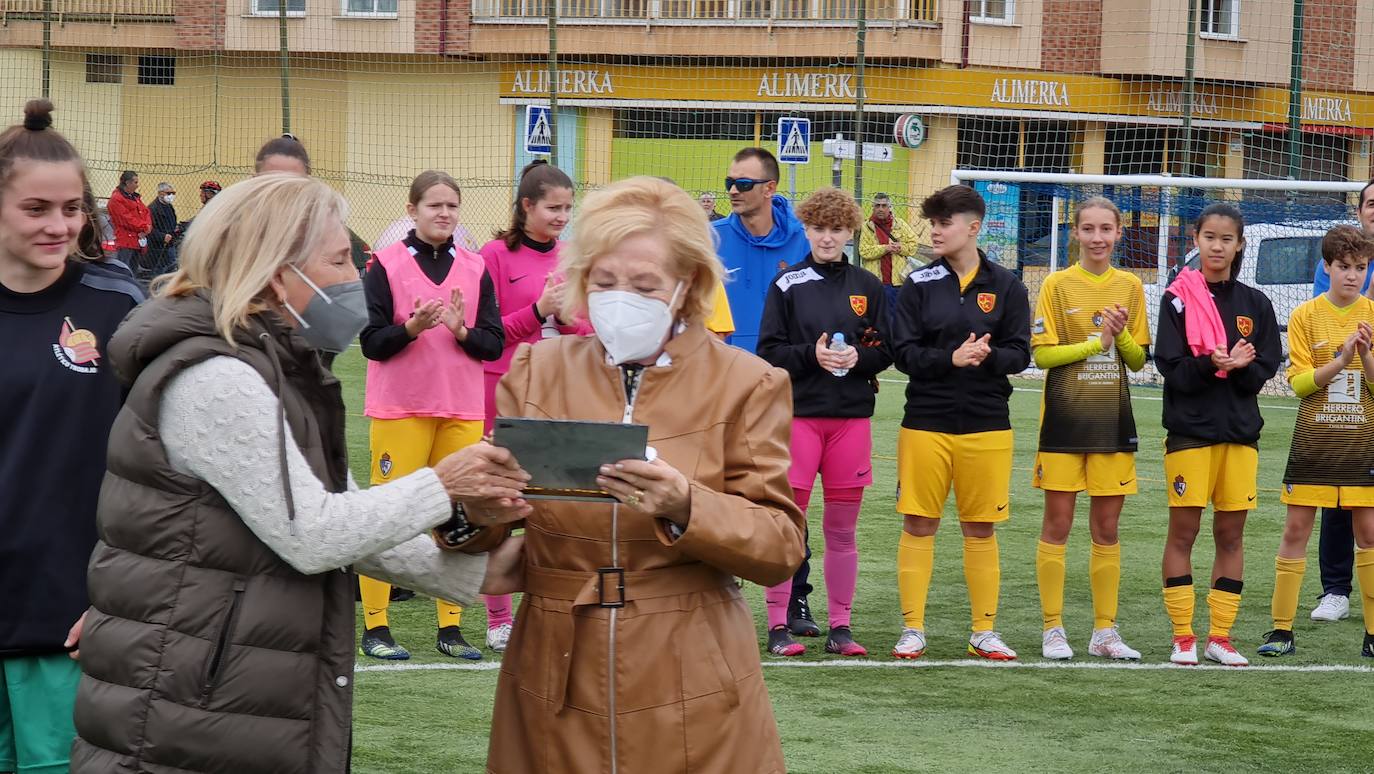 La I Copa Diputación de fútbol femenino ha servido para realizar un tributo a una de las grandes impulsoras de este deporte en la provincia