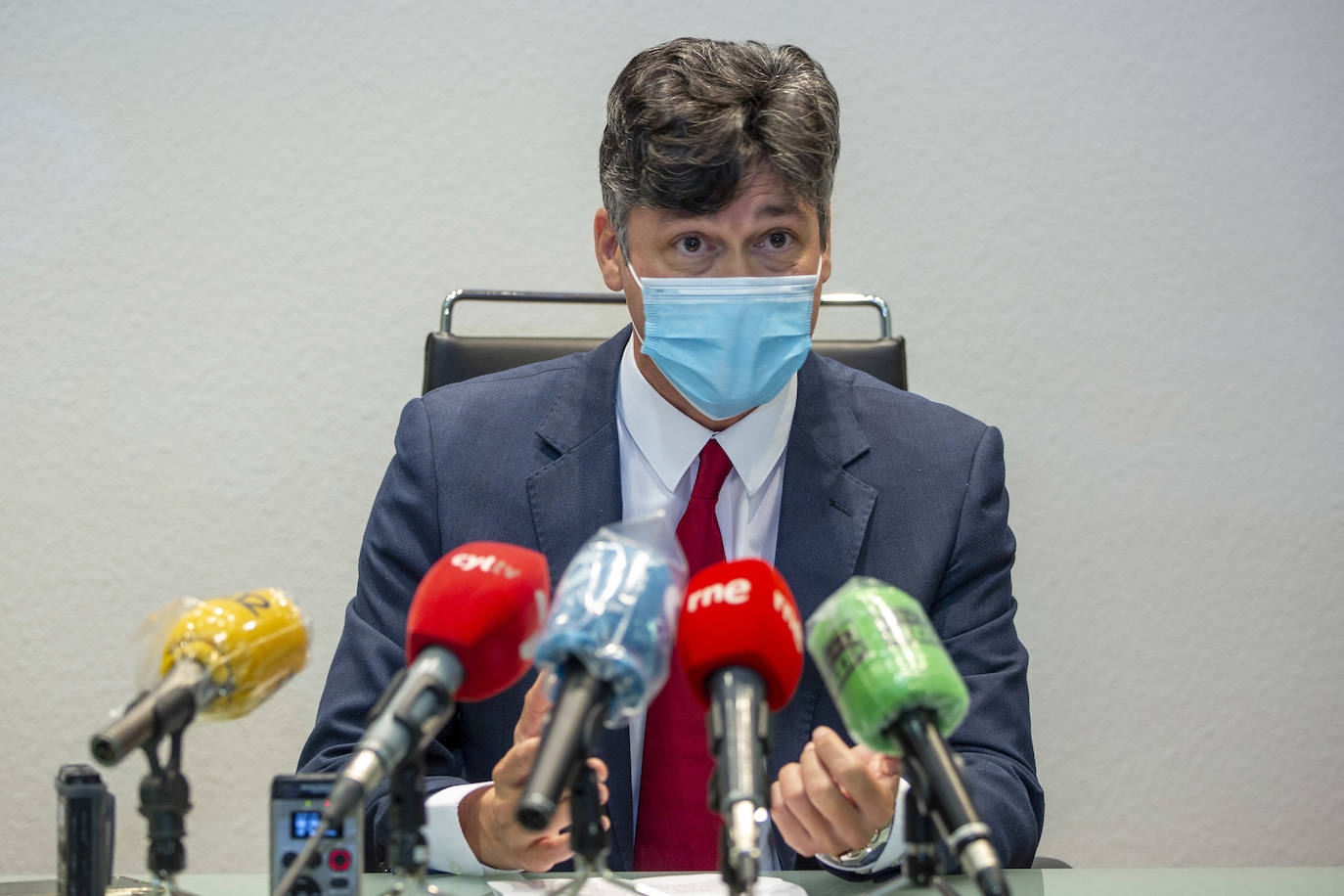 La delegada del Gobierno en Castilla y León, Virginia Barcones, preside la primera Comisión de Asistencia a la delegada que se celebra desde su toma de posesión. Sirve también como acto de despedida al subdelegado del Gobierno en Ávila, Arturo Barral. En el encuentro participan todos los subdelegados para abordar, entre otros temas, el efecto del Plan ÚNICO-Banda Ancha en la Comunidad.