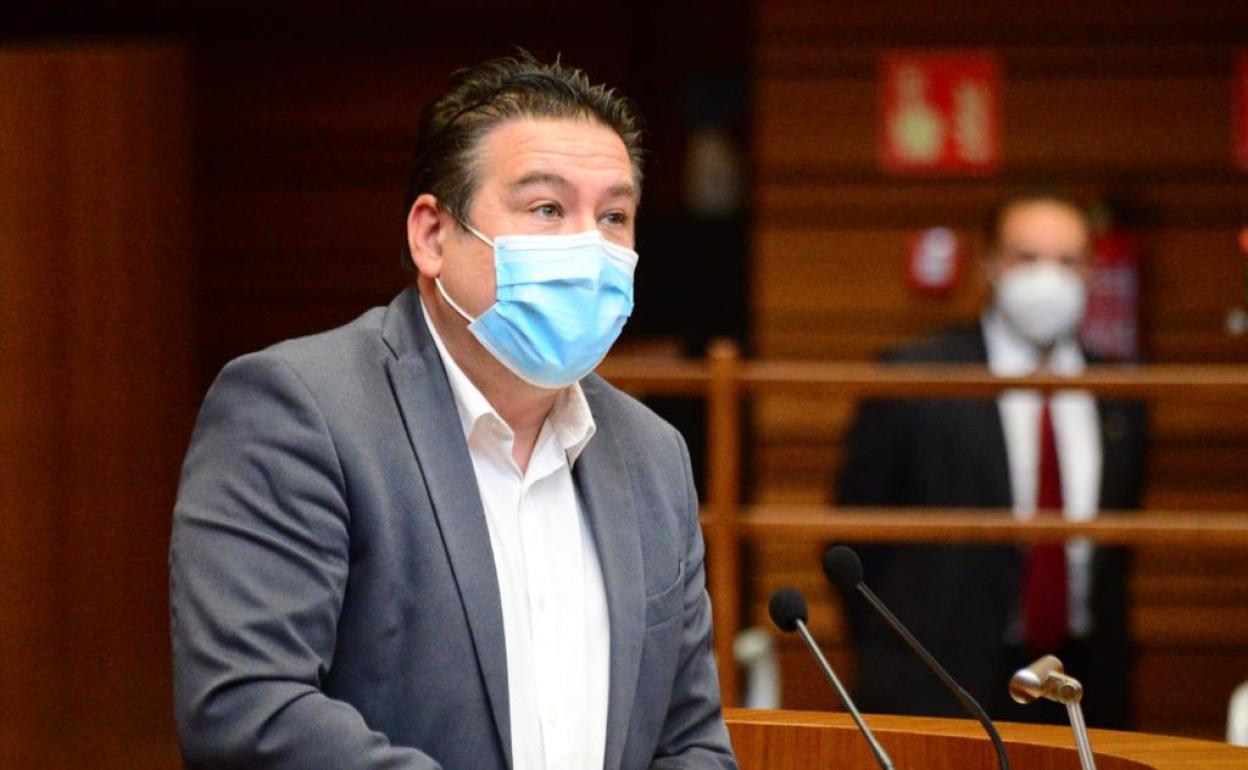 Luis Mariano Santos, en el pleno de las Cortes de este martes.