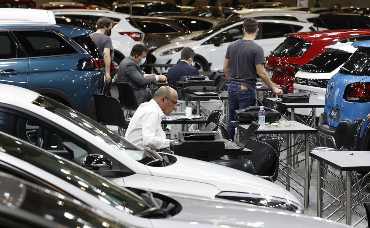 Coches expuestos en la Feria del Automóvil de Valencia. 