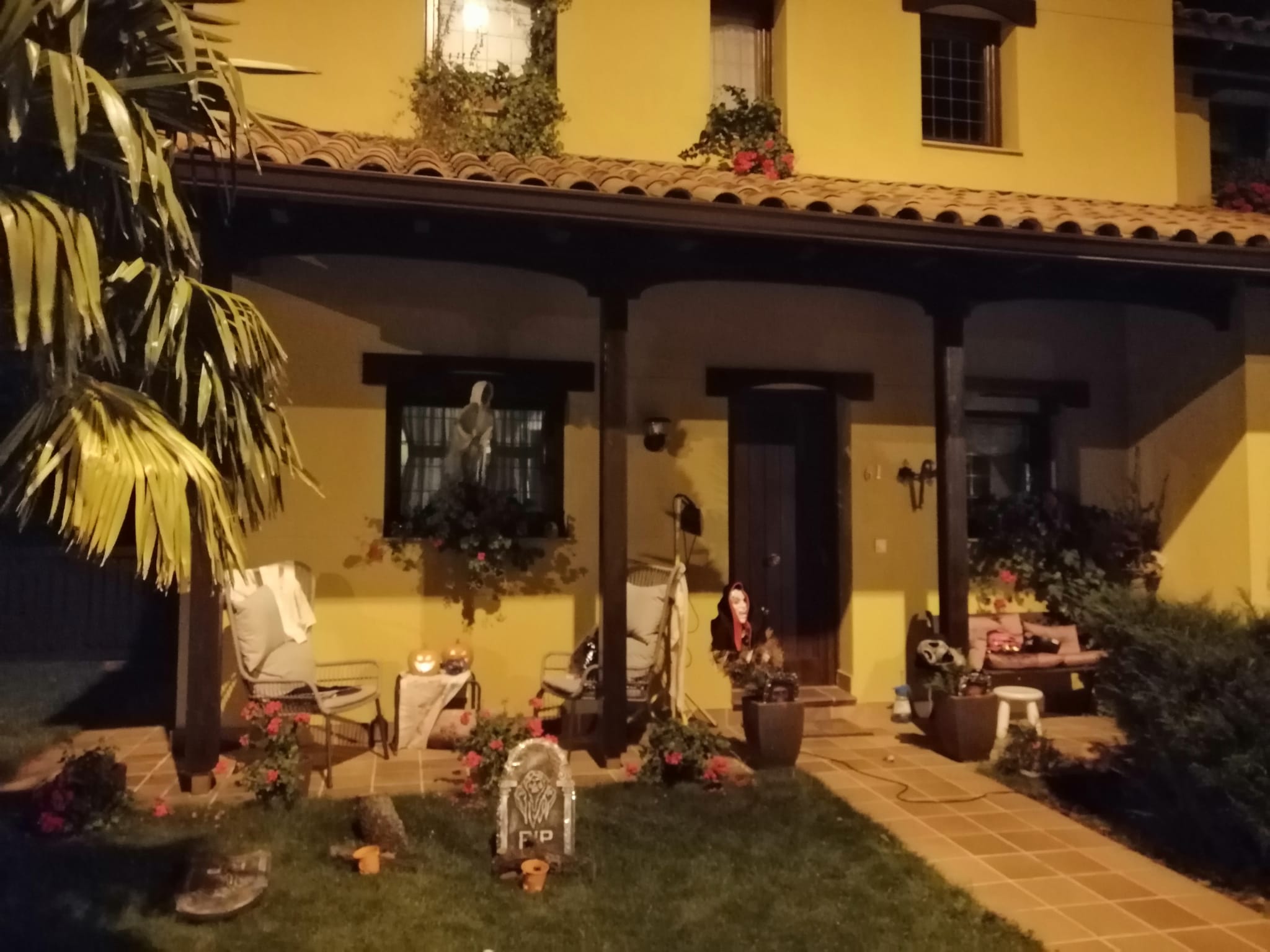 La urbanización leonesa ubicada en las instalaciones del campo de golf de San Miguel del Camino celebra esta 'terrorífica' fiesta. 