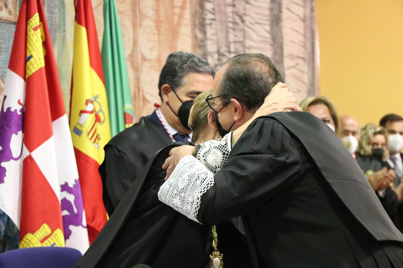 El Albéitar acoge el solemne acto de toma de posesión de la nueva junta de gobierno del Colegio de Abogados de León con Fernando Santocildes como decano.