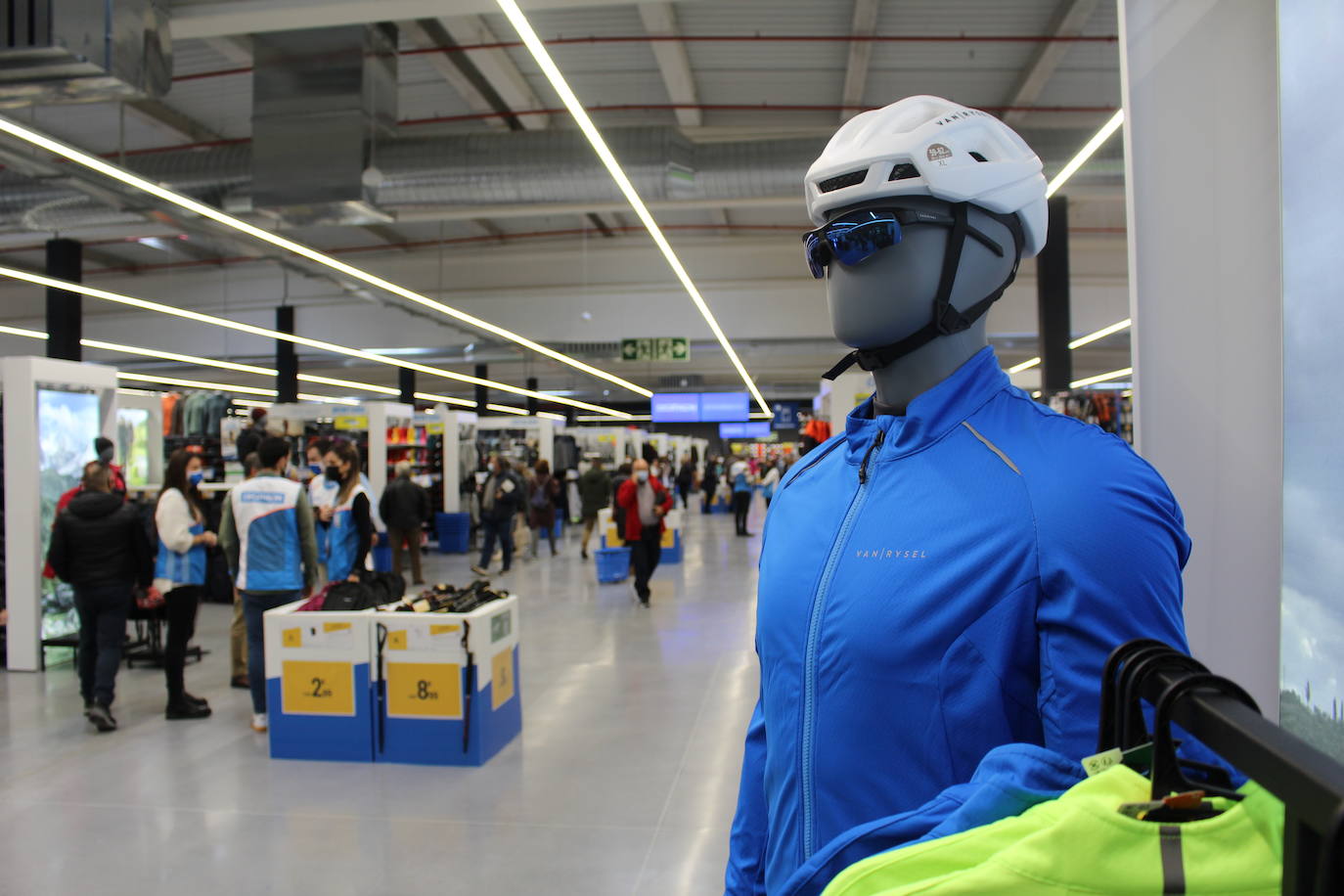 La tienda deportiva abre sus puertas este viernes 5 de noviembre con buena acogida por parte de los leoneses.