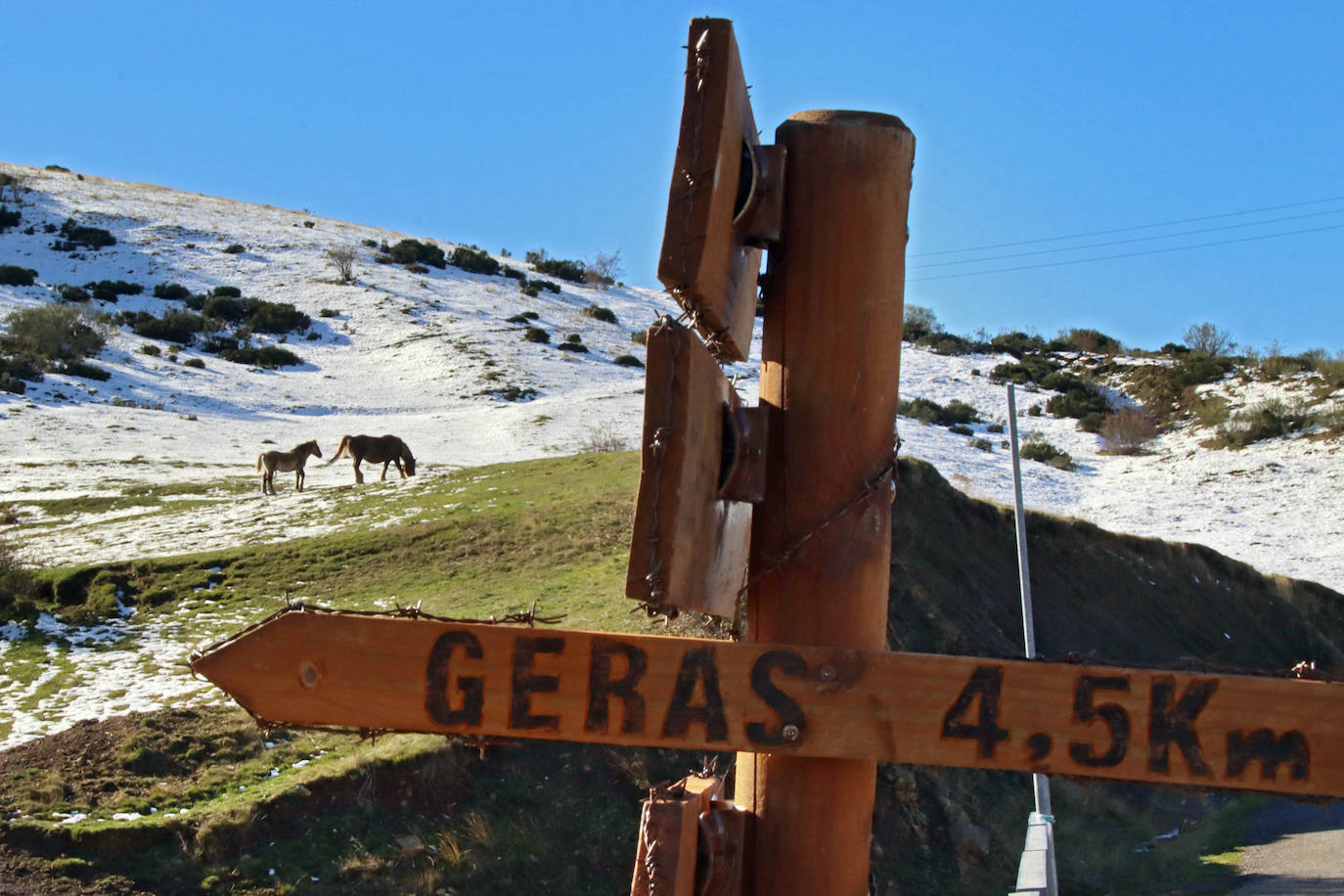 La primera nevada de la temporada cubre cumbres y valles en la comarca de la Tercia.