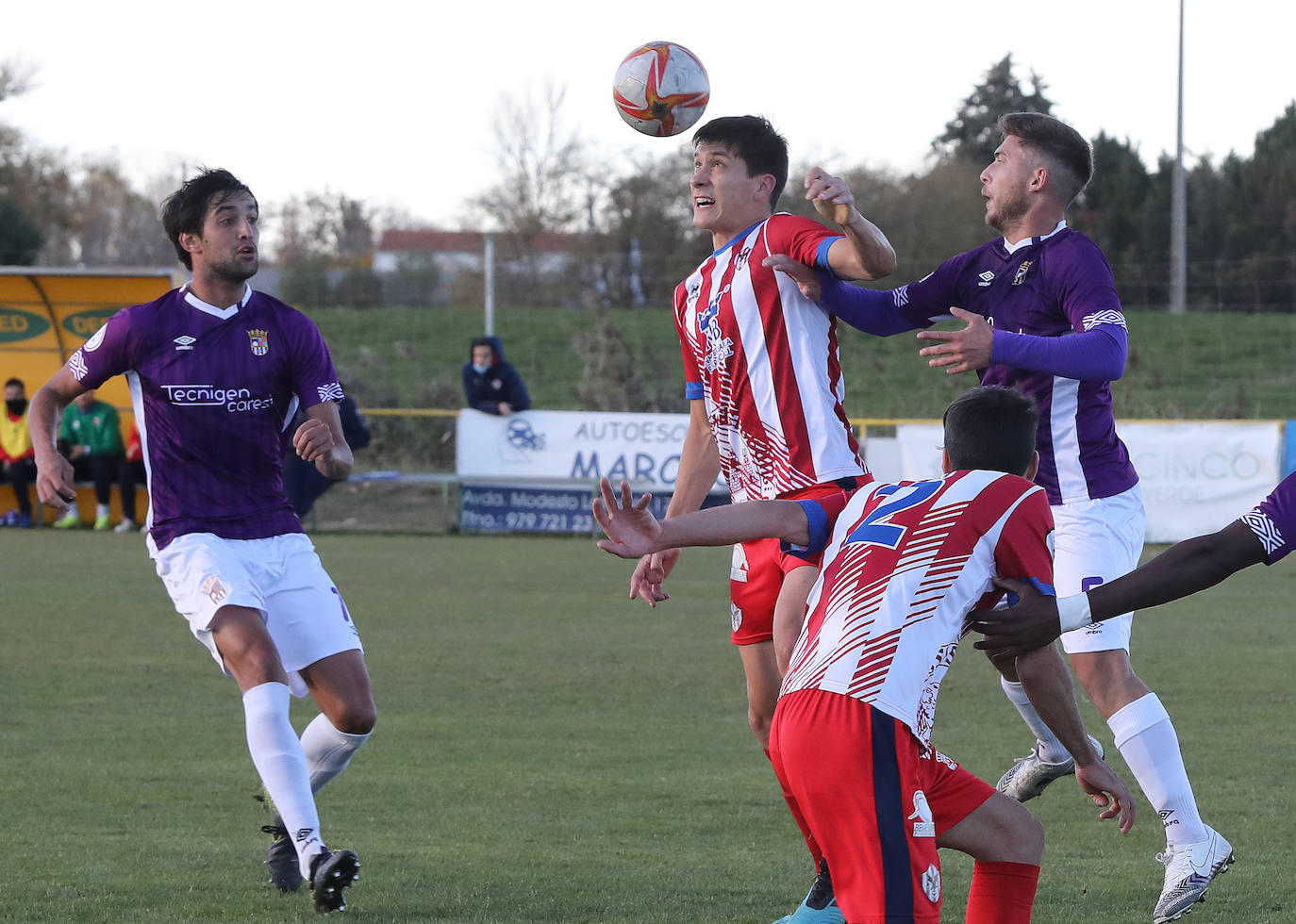 Un gol del jugador local Saúl decantó el partido del lado de los palentinos