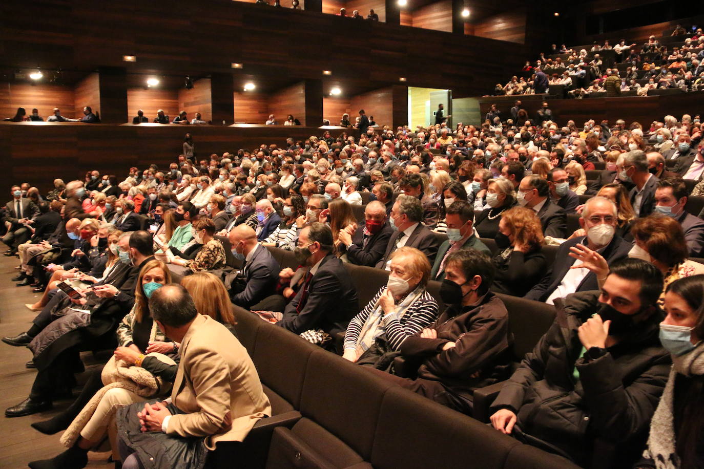 La Unidad de música de la Academia Básica del Aire ha celebrado este miércoles un concierto en honor a Santa Cecilia, patrona de los músicos, con el que el Auditorio ha disfrutado, como siempre, con el repertorio de estos militares