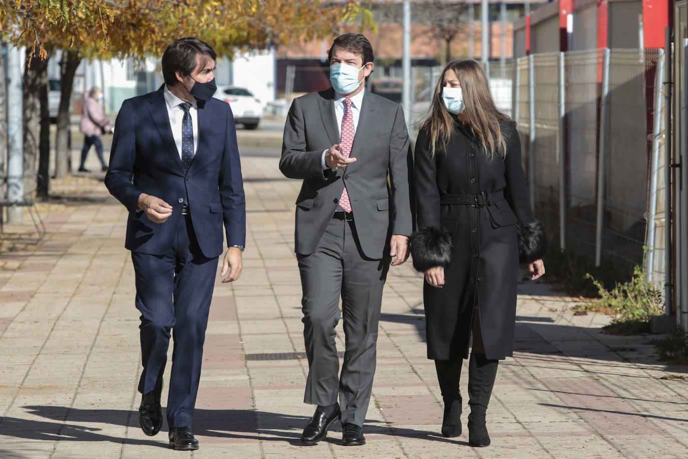 El presidente de la Junta de Castilla y León, Alfonso Fernández Mañueco, visita las obras del Conservatorio Profesional de Música de León. Junto a él, el consejero de Fomento, Juan Carlos Suárez-Quiñones y la delegada territorial de la Junta, Ester Muñoz.