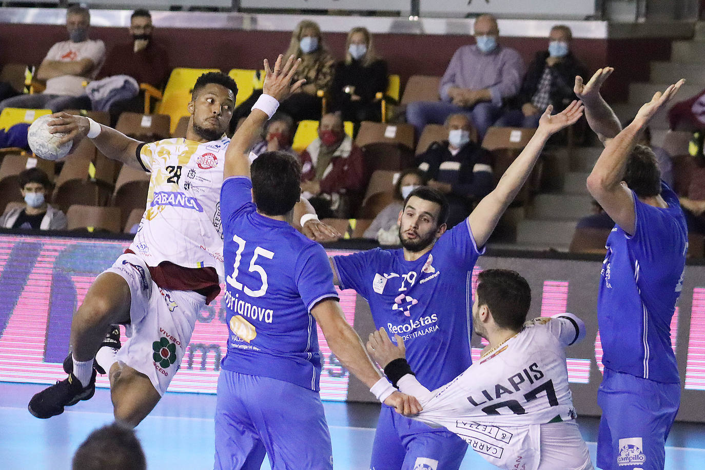 El conjunto leonés logró un importante triunfo en el derbi.