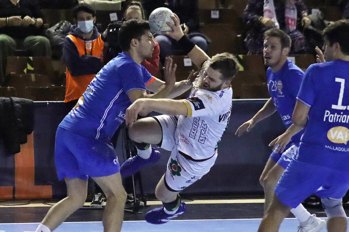 El conjunto leonés logró un importante triunfo en el derbi.