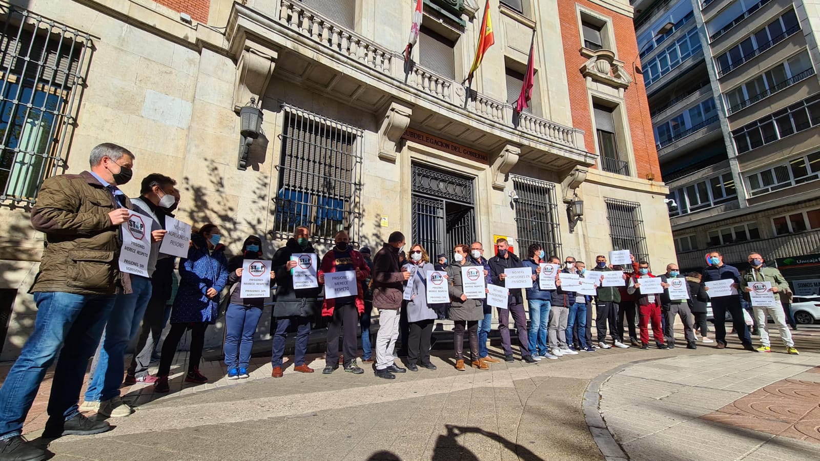 Los funcionarios se concentran para reclamar más protección y autoridad.