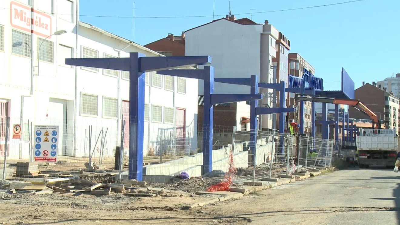 El ejemplo de integración del tren en León capital y su extensión a San Andrés evidencia graves carencias, deja serios problemas sin resolver y condena a la capital y su alfoz a décadas de desencuentro tras una solución fallida a la convivencia entre vecinos y ferrocarril. 