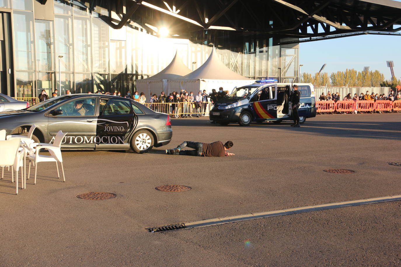 La capital se convierte en el escenario de un espectacular simulacro en el que intervienen diferentes cuerpos de seguridad y emergencias sanitarias | La actividad, que se ha dividido en dos ejercicios concatenados, se enmarca en el XV congreso SEMES que se celebra en el Palacio de Exposiciones desde el jueves