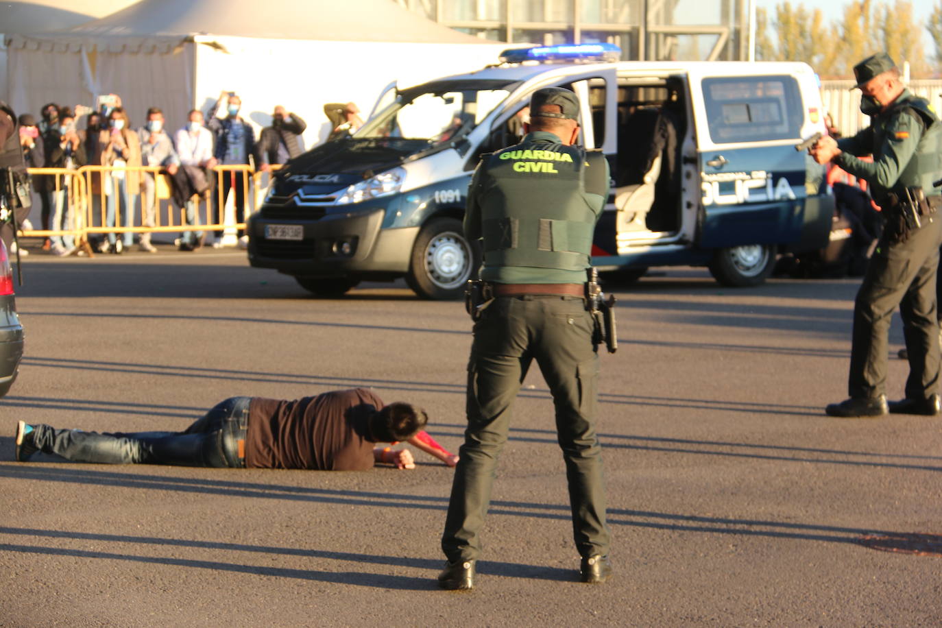 La capital se convierte en el escenario de un espectacular simulacro en el que intervienen diferentes cuerpos de seguridad y emergencias sanitarias | La actividad, que se ha dividido en dos ejercicios concatenados, se enmarca en el XV congreso SEMES que se celebra en el Palacio de Exposiciones desde el jueves