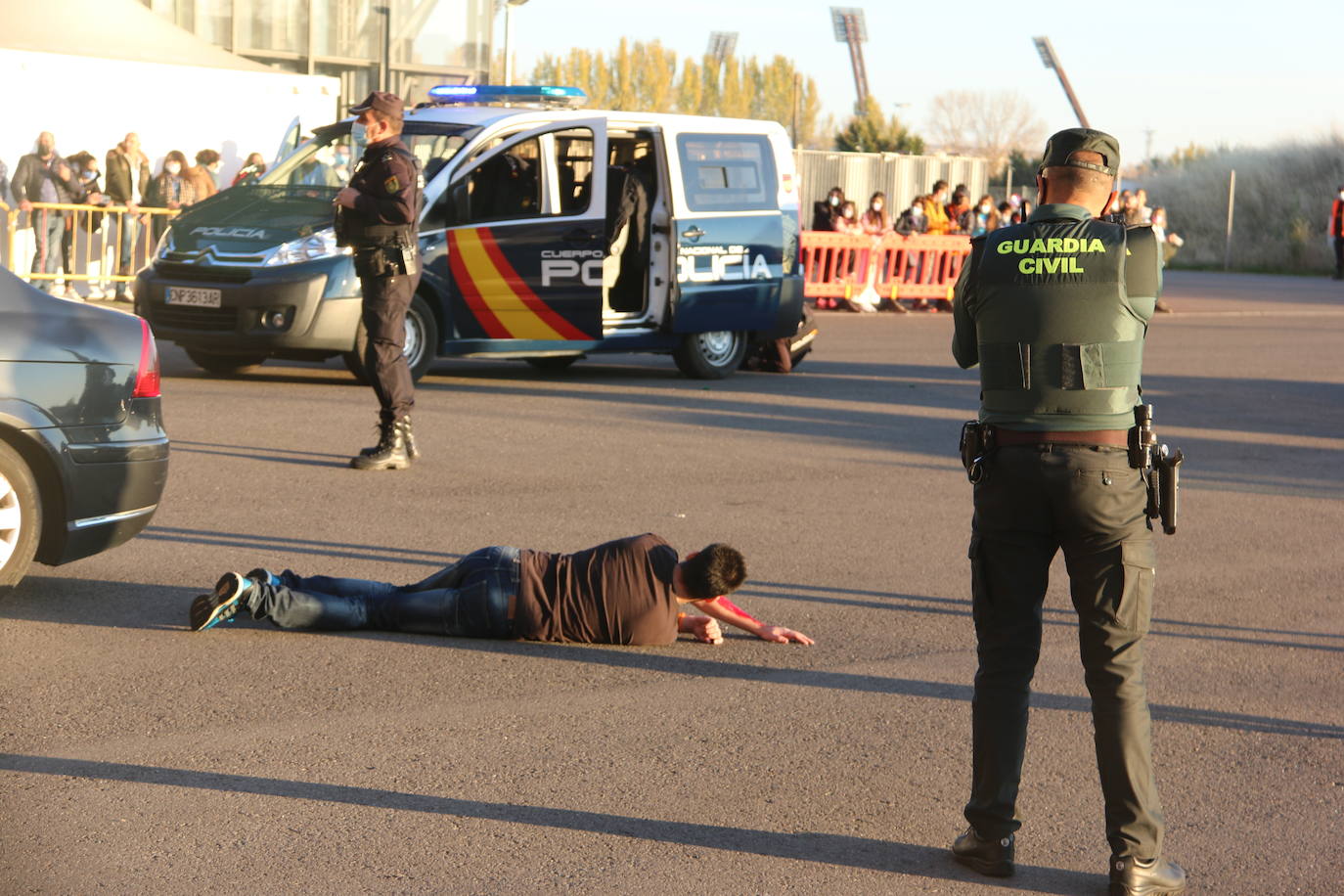 La capital se convierte en el escenario de un espectacular simulacro en el que intervienen diferentes cuerpos de seguridad y emergencias sanitarias | La actividad, que se ha dividido en dos ejercicios concatenados, se enmarca en el XV congreso SEMES que se celebra en el Palacio de Exposiciones desde el jueves