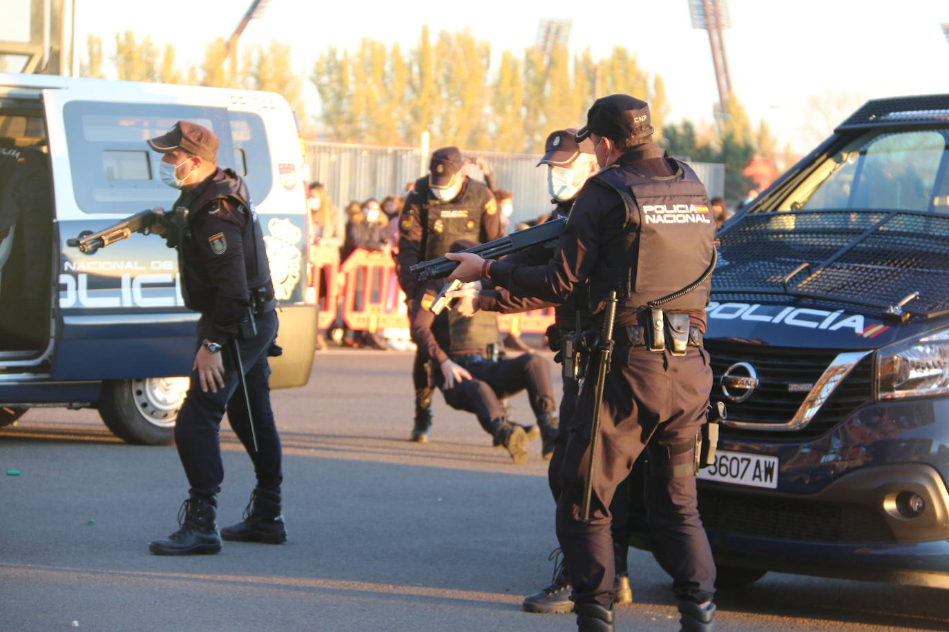 La capital se convierte en el escenario de un espectacular simulacro en el que intervienen diferentes cuerpos de seguridad y emergencias sanitarias | La actividad, que se ha dividido en dos ejercicios concatenados, se enmarca en el XV congreso SEMES que se celebra en el Palacio de Exposiciones desde el jueves