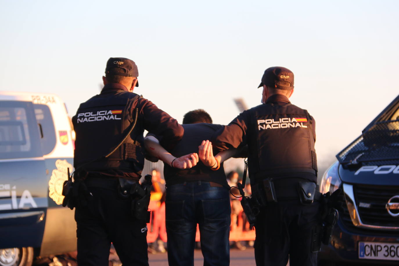 La capital se convierte en el escenario de un espectacular simulacro en el que intervienen diferentes cuerpos de seguridad y emergencias sanitarias | La actividad, que se ha dividido en dos ejercicios concatenados, se enmarca en el XV congreso SEMES que se celebra en el Palacio de Exposiciones desde el jueves