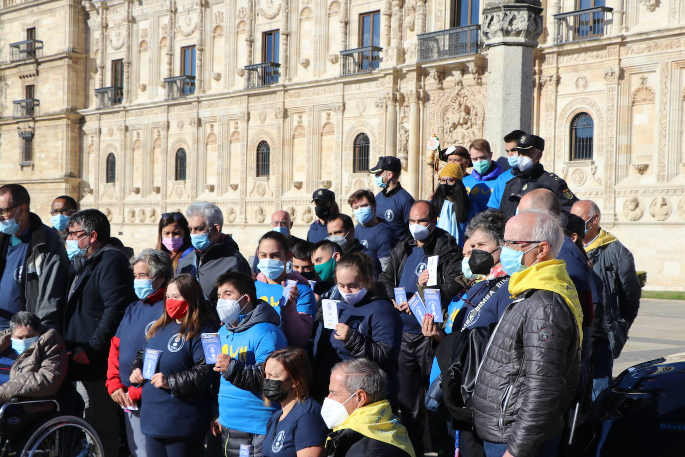 Medio centenar de personas con capacidades diferentes participan en una jornada junto a la Policía Nacional para demostrar que el Camino de Santiago es accesible para todos | La delegada del Gobierno en la comunidad, Virginia Barcones, agradece a las cuatro asociaciones involucradas -Amidown León, Asprona León, Moteros Solidarios y Aderle- su papel social.